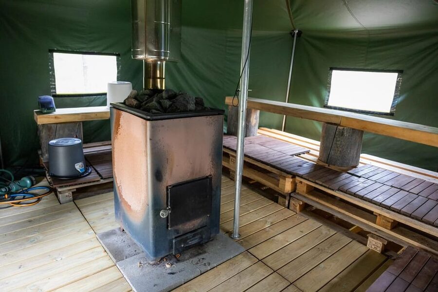 Arctic Tent Sauna Experience with Ice Swimming - The facilities make a cold-weather activity easier