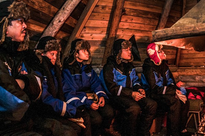 Auroras - Northern Lights Tours by Aurora Experts - Rovaniemi - Walking uphill for a wider northern view