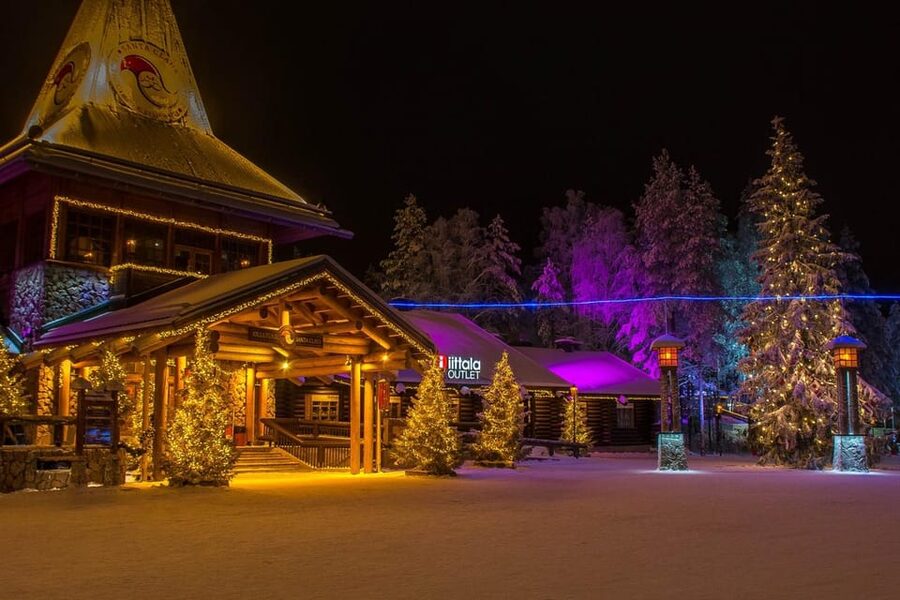 City tour and Santa Claus village visit in Lapland - Crossing the Arctic Circle