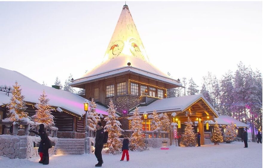 City tour and Santa Claus village visit in Lapland - Meeting Santa Claus in the village