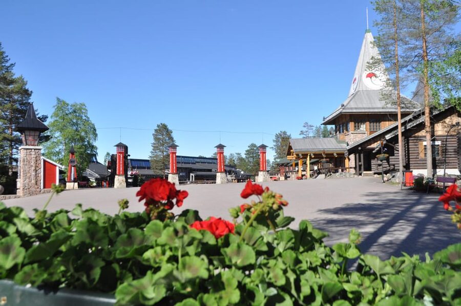 City tour and Santa Claus village visit in Lapland - Arctic souvenirs and the Santa letter