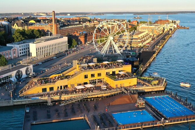 CITY Tour with Food Tasting in Helsinki - A final café stop and Esplanadi Park