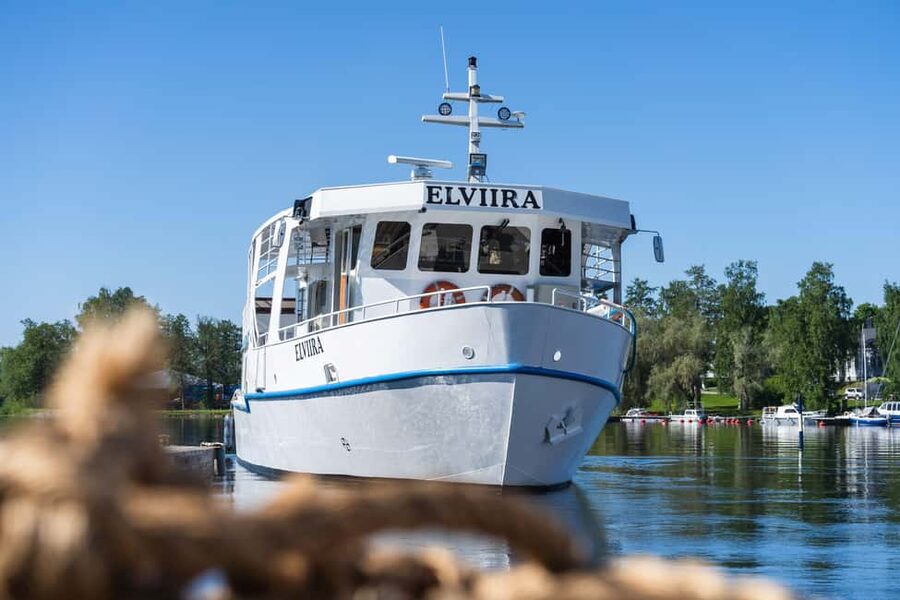 Cruise around Savonlinna archipelago - Audio guidance and onboard services