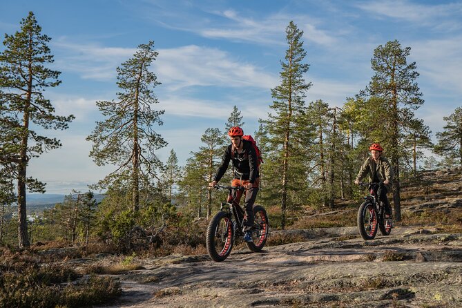 Electric Fatbike Trip to the Reindeer Farm - Coffee, berry juice, and a fire