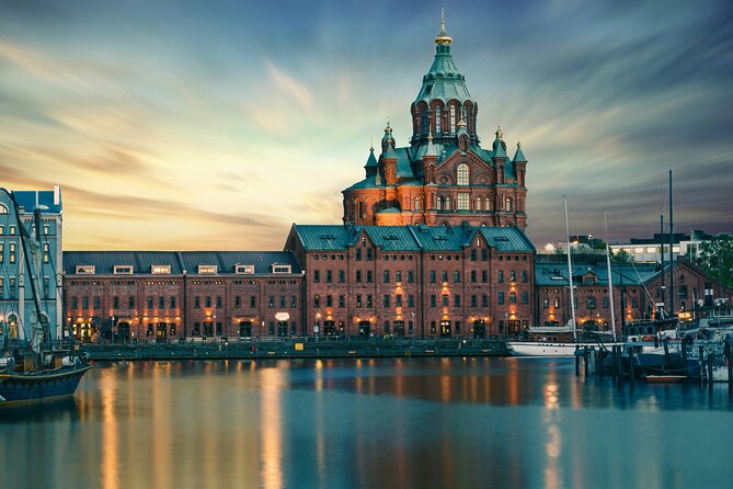 Explore Helsinki in Portuguese with a PRIVATE guide - Starting at Kauppatori and Allas Pool