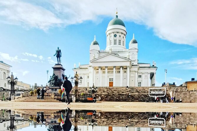 Explore Helsinki in Portuguese with a PRIVATE guide - Uspenski Cathedral and Helsinki Cathedral