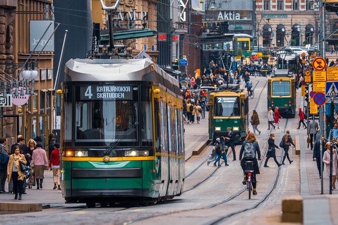 Explore Helsinki in Portuguese with a PRIVATE guide - Esplanadi Park and the Old Market Hall