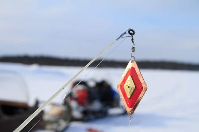 From Ivalo: Ice Fishing Safari to Lake Inari, reindeers & lunch - Meeting reindeer on an island