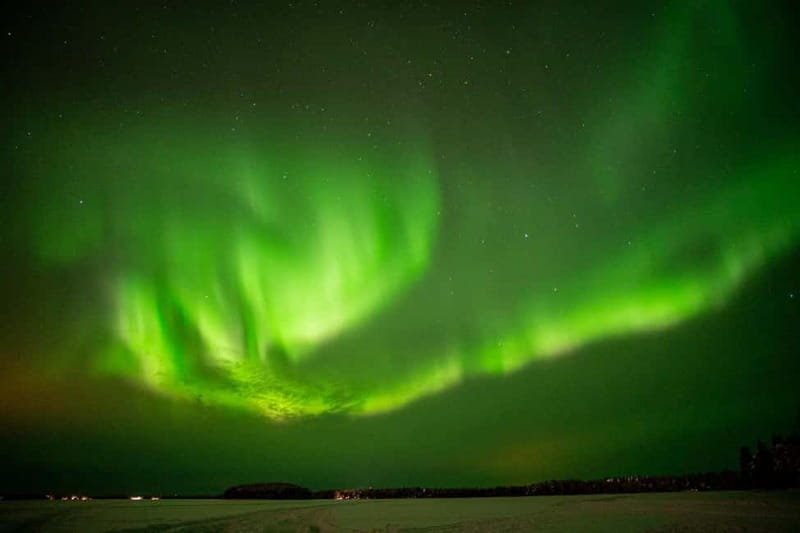 From Rovaniemi: Short Aurora Borealis Photography Expedition - A photographer who helps you take the night home