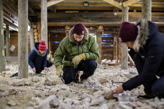 Full-Day Snowshoeing Adventure in Amethyst Mine Pyhä Luosto - A warm lunch snack beside the fire