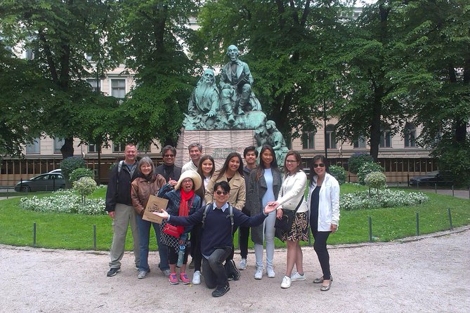Happy Helsinki Walking Tour - Esplanadi and the shape of city life