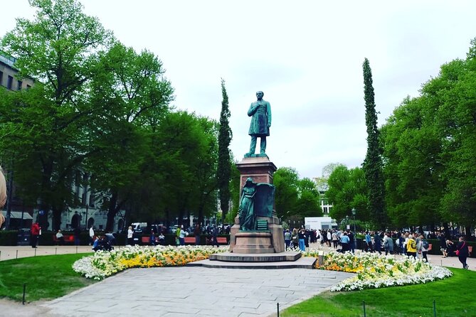 Helsinki Airport Layover Sightseeing Tour - Senate Square and the city’s formal center