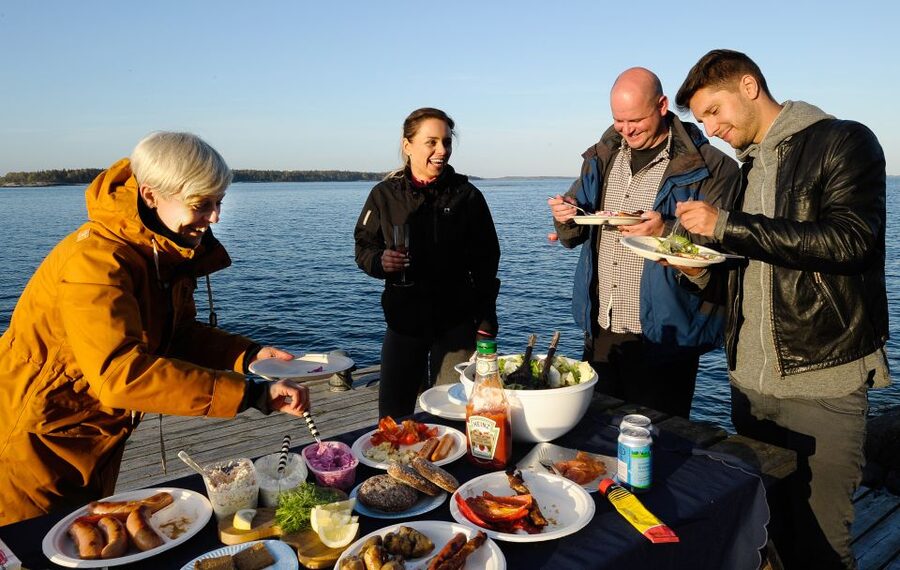 Helsinki: Archipelago RIB Boat Tour with BBQ Lunch and Sauna - Walking an island shaped by ice