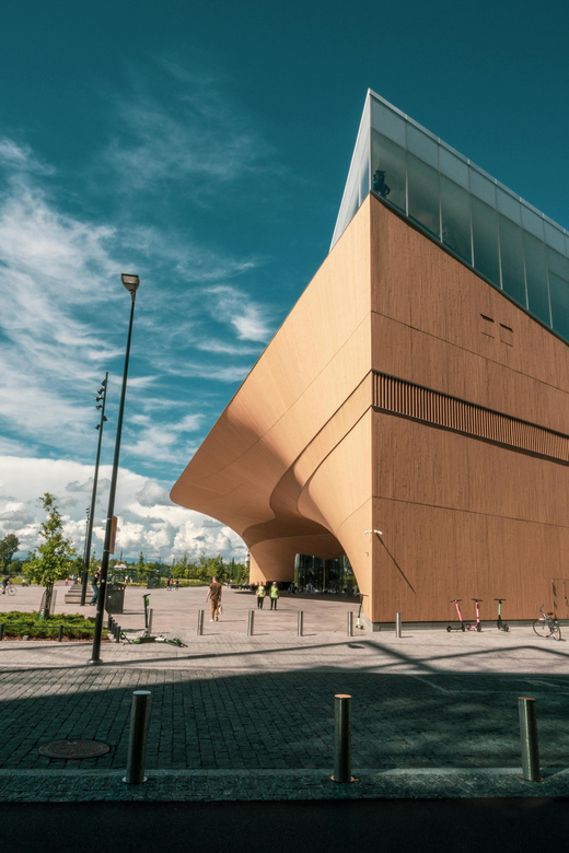 Helsinki: Architectural Highlights Guided Walking Tour - Helsinki Central Station and the shift to modern design