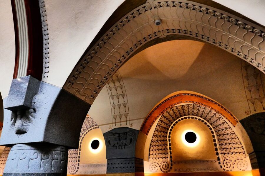 Helsinki: Architecture Walking Tour with Expert - The Central Railway Station and Saarinen’s public monument