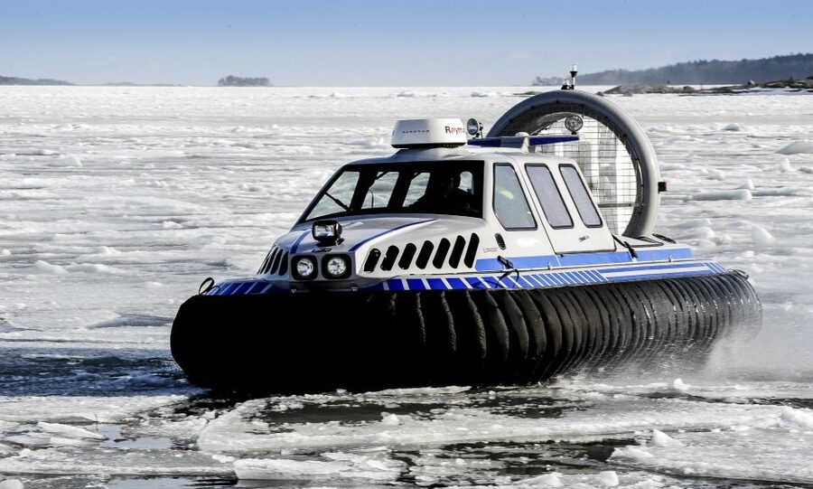 Helsinki: Arctic Ice Experience with Lunch - Hovercraft or steel ice-breaking boat