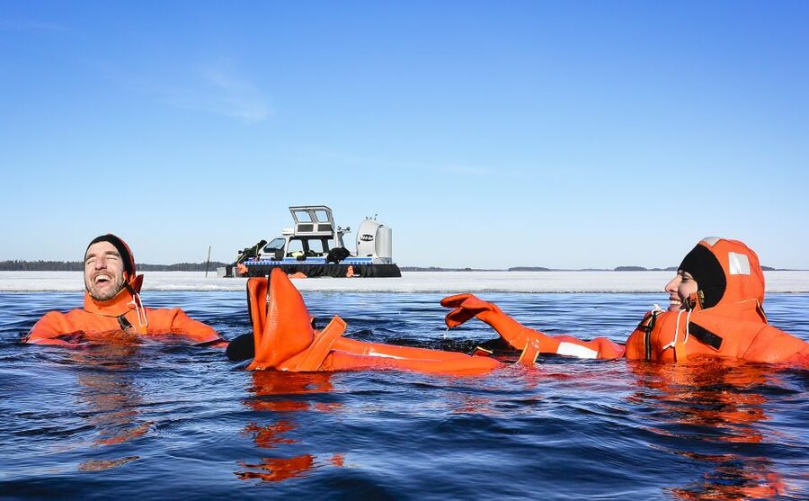 Helsinki: Arctic Ice Experience with Lunch - The island trail and Finland’s cottage culture