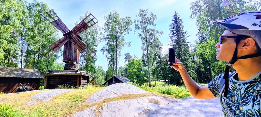 Helsinki: Bike or E-Bike Tour, BBQ, Sauna, Parks, and Forest - Meilahti Arboretum and the first easy ride