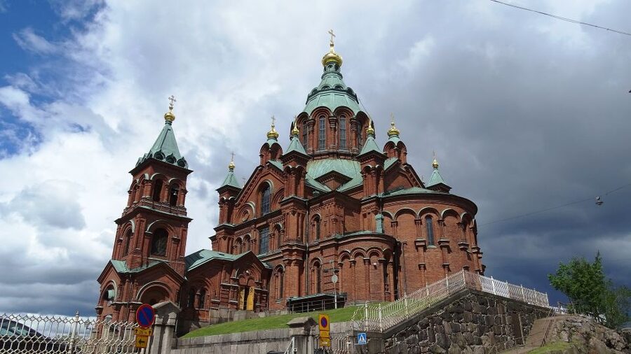 Helsinki: Express Walk with a Local in 60 minutes - Senate Square and Helsinki Cathedral