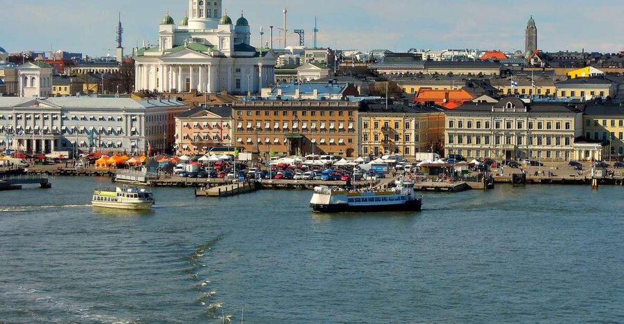 Helsinki: Express Walk with a Local in 60 minutes - Temppeliaukio Church and changing route plans