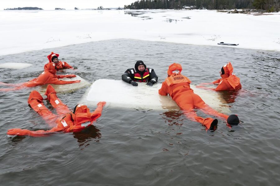 Helsinki: Floating Experience in a Survival Suit - Useful Tips for a Better Session
