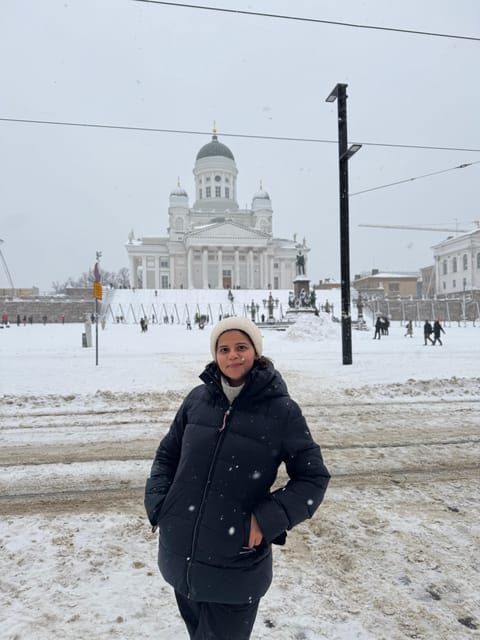Helsinki: Guided Walking Tour with Local Guide - Market Square for snacks and harbor atmosphere