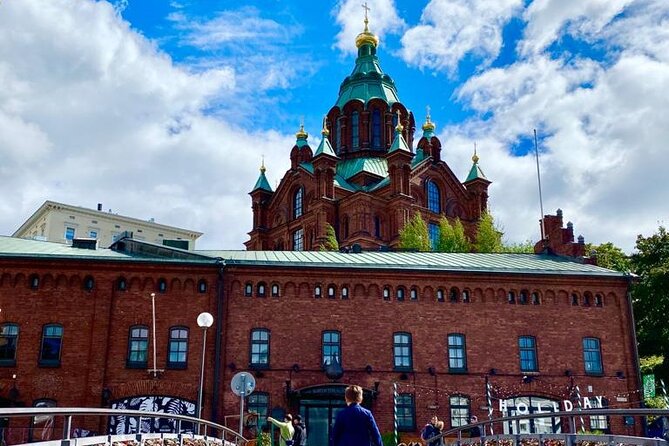 Helsinki Highlights Tour: the Top Sightseeing Spots - Esplanadi Park and the final city walk