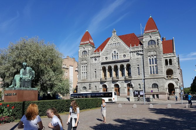 Helsinki Highlights: walking tour with local guide - Timing, meeting point, and walking comfort