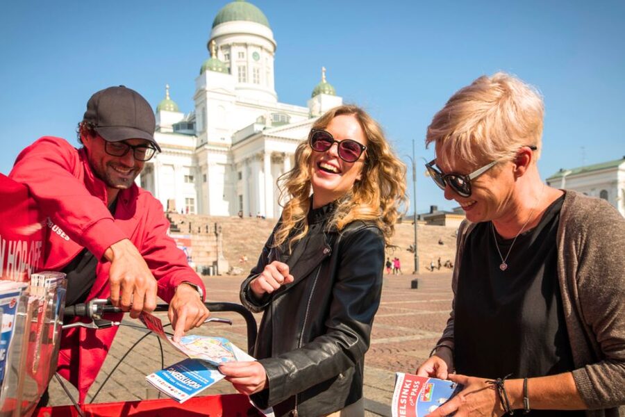 Helsinki: Hop-On Hop-Off Bus and Sightseeing Boat Tour - Moving from the streets to Market Square
