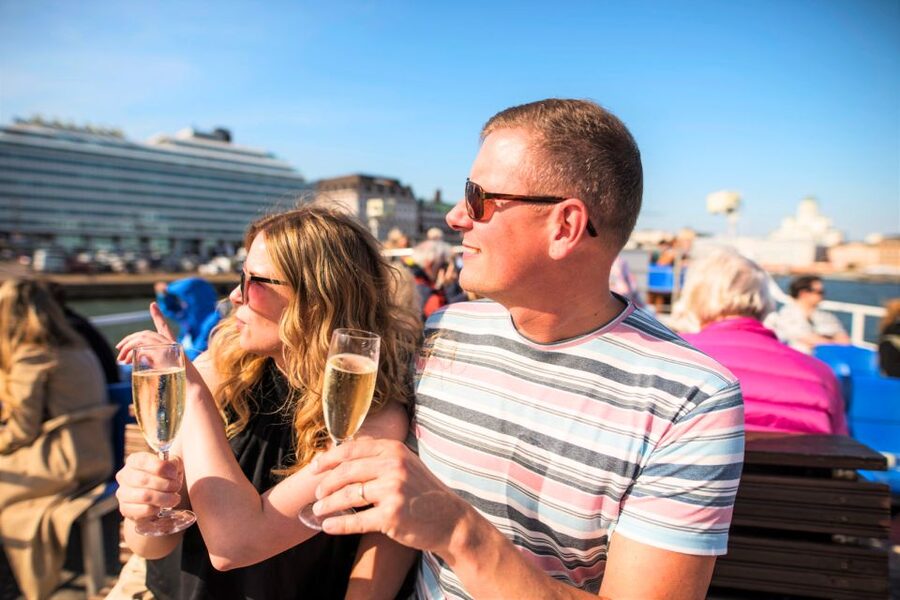 Helsinki: Hop-On Hop-Off Bus and Sightseeing Boat Tour - Using the bus as a sightseeing tool