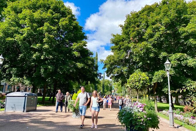 Helsinki in Nutshell: Suomenlinna & City Highlights by Eco-Friendly Ways - Walking through Suomenlinna’s old defenses