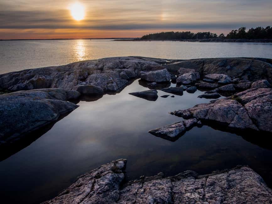 Helsinki: Midnight Sun Kayaking Tour with Campfire - The 15-minute safety briefing