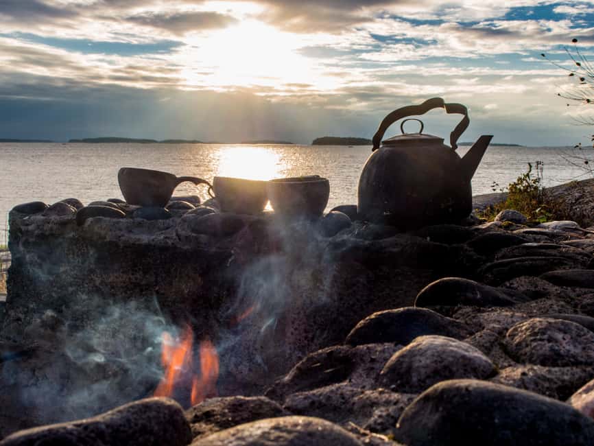 Helsinki: Midnight Sun Kayaking Tour with Campfire - The 45-minute island campfire