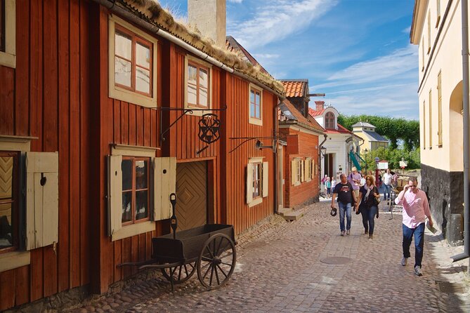 Helsinki Private Sightseeing + Medieval Town Porvoo - Market Square and Old Market Hall