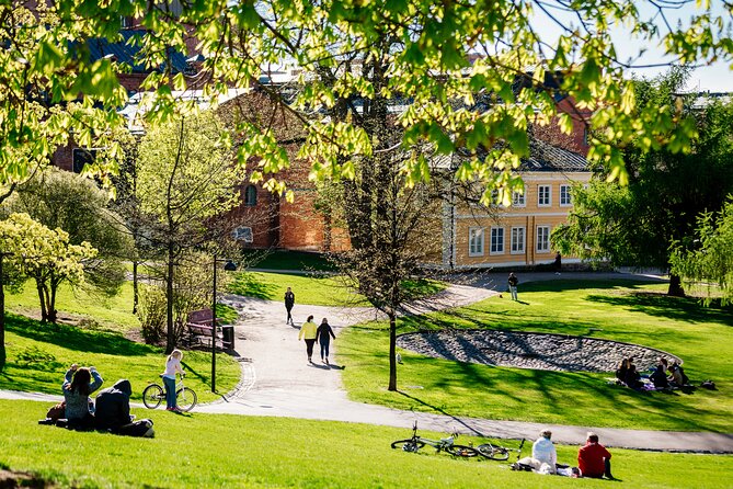 Helsinki private tour with a city planner - Runeberg’s statue and the final cultural note