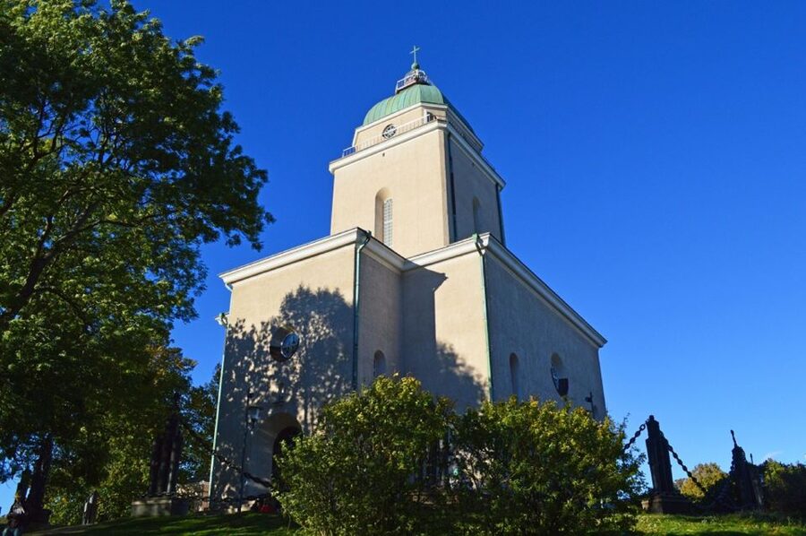 Helsinki Shore Excursion: City Sightseeing and Suomenlinna - Esplanade Park, Market Square, and Old Market Hall
