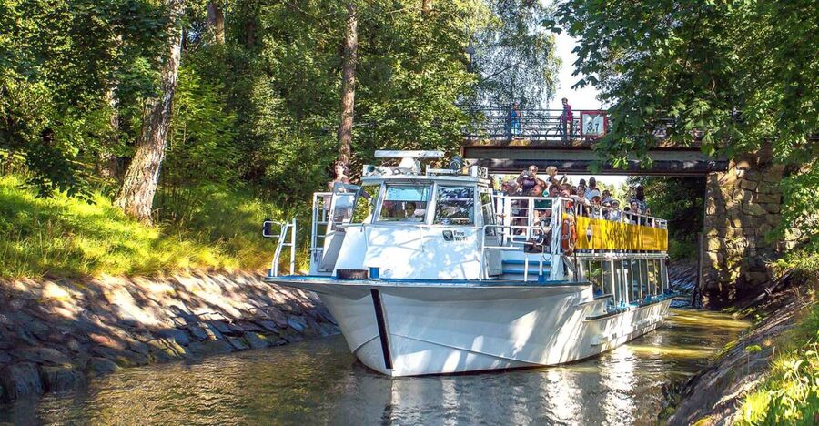 Helsinki: Sightseeing Canal Cruise with Audio Commentary - Leaving Market Square for the open water