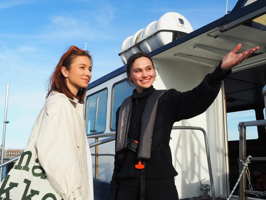 Helsinki: Suomenlinna and Lonna Hop-on Hop-off Cruise - Leaving Market Square by boat