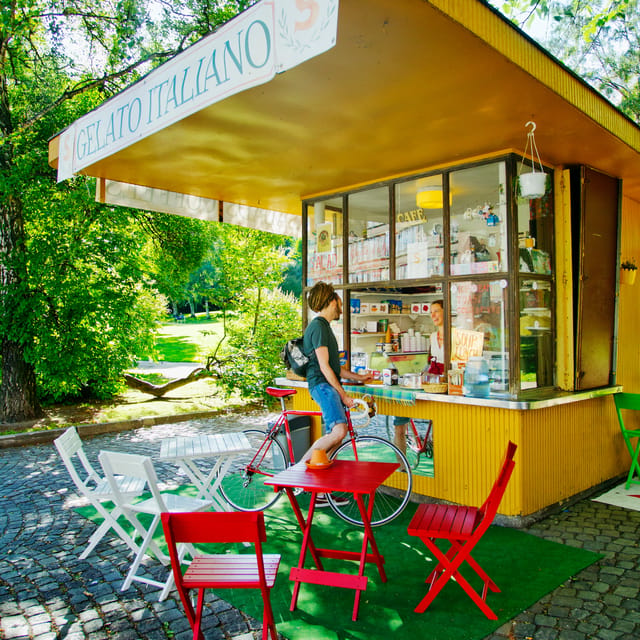 Helsinki: Tram Tour - Starting at Aleksanterinkatu and Senate Square