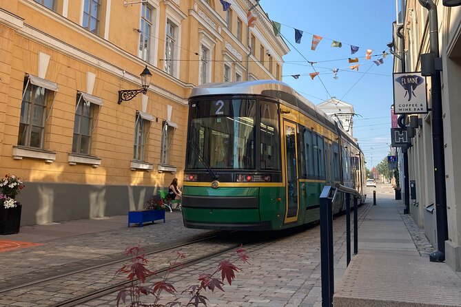 Helsinki Walking Tour - Small Group - Politics at the Bank of Finland and Säätytalo