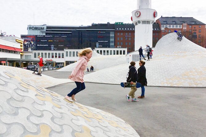 Helsinki walking tour with a city planner - Helsinki Central Railway Station and the city’s movement