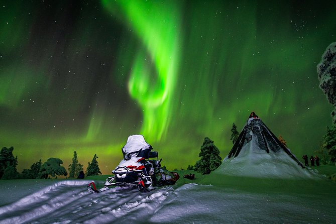 Hunting Northern Lights by Snowmobiles - Riding into Saariselkä’s dark Arctic night