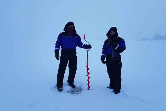 Ice fishing by car with hot beverages at Pyhä-Luosto - Why ice fishing works so well in Pyhä-Luosto