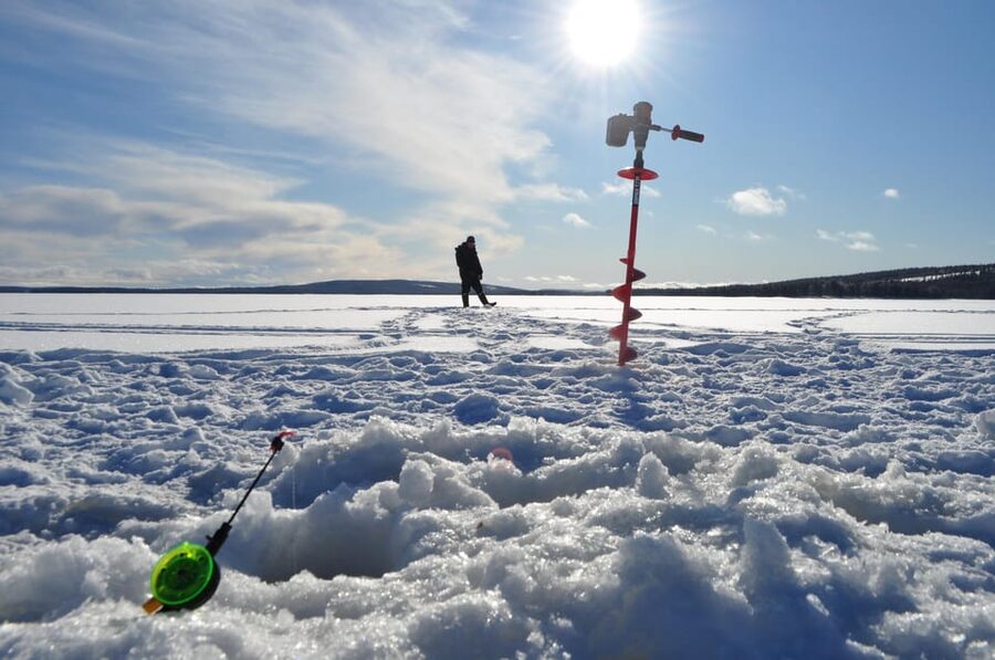 Ice fishing program in Lapland - Meeting the frozen lake at Palojärvi