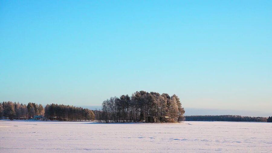 Ice fishing program in Lapland - The cold is the main practical issue