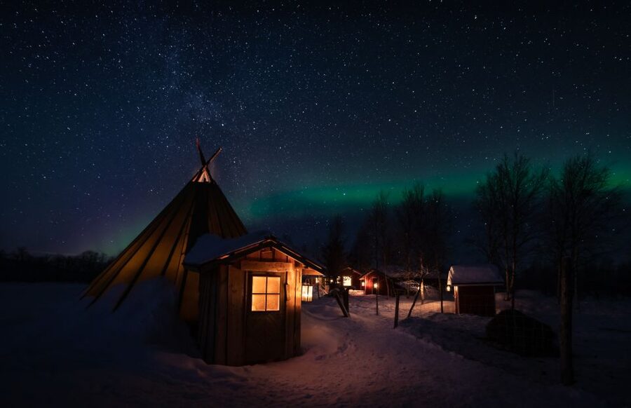 Ivalo: Lake Inari Northern Lights Tour w/ Reindeer & Dinner - From Ivalo to Koppelo in 30 minutes