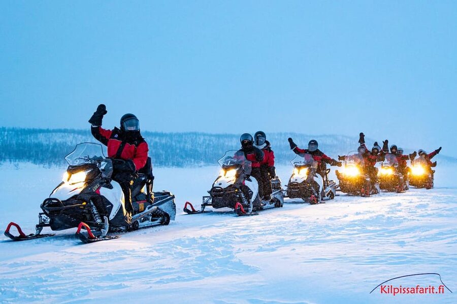 Kilpisjärvi: Border of Three Countries Snowmobile Safari - Learning to handle the snowmobile