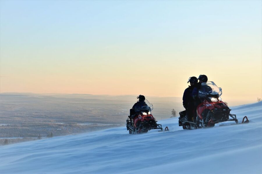 King of Ylläs: Snowmobiling to the Hill - Riding toward Ylläs fell