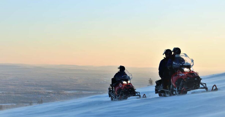 King of Ylläs: Snowmobiling to the Hill - The return through Ylläsjärvi