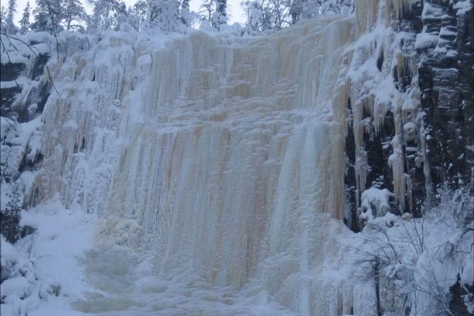 Korouoma National Park & Frozen Waterfalls Adventure - Campfire food, hot drinks, and a very Finnish pause